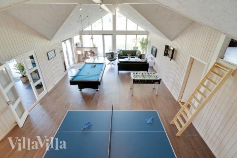 Aktivitetsrum i luksushus nr. 454 med 12 soveværelser og plads til 30 personer.