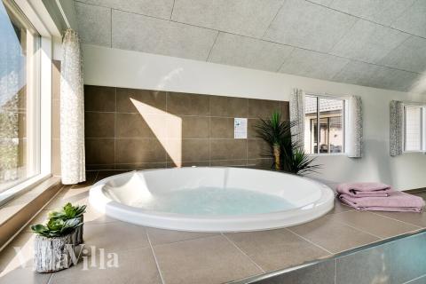 Nyd varmen i spaen i luksushus nr. 455 i Vestjylland