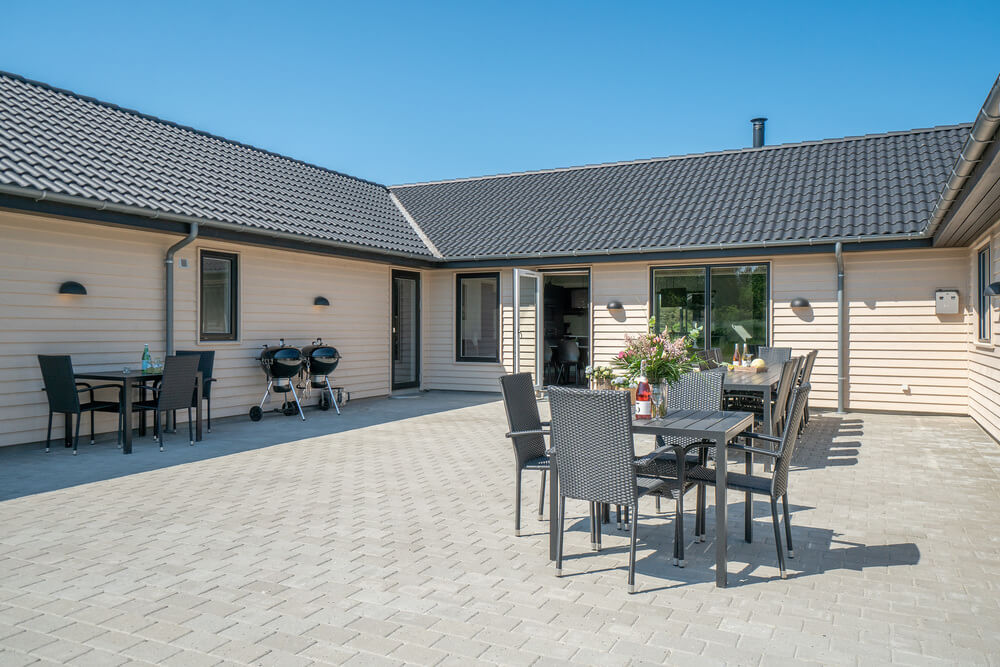 Stor terrasse ved luksushus nr. 455 i Vestjylland.