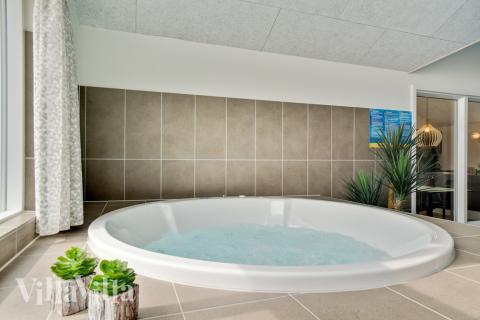 Nyd varmen i spaen i luksushus nr. 456 i Vestjylland