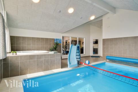 Den lækre pool i luksushuse nr. 456 til 20 personer