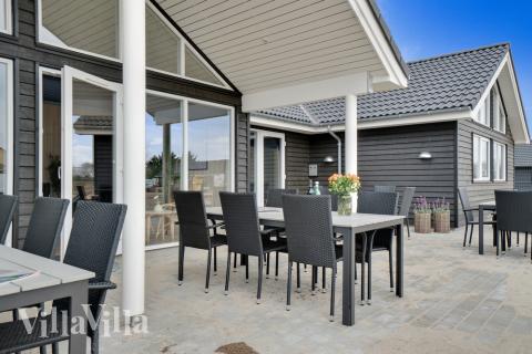 Nyd en grillaften på terrassen i luksushus nr. 456 i Vestjylland