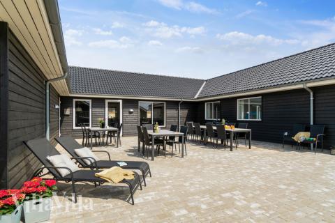 Luksushus nr. 457 har en dejlig terrasse med gode havemøbler til 20 personer.