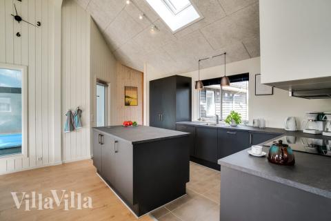 Køkkenet i luksushus nr. 458 er godt indrettet.