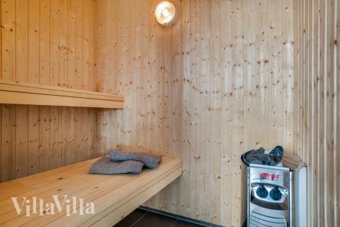 Nyd varmen i saunaen i luksushus nr. 458 til 18 personer