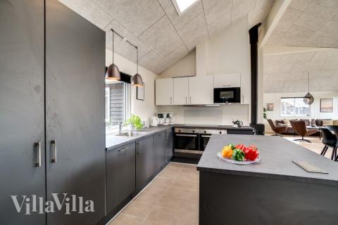 Køkkenet i luksushus nr. 458 er udstyrret, så I let kan lave mad til 18 personer.