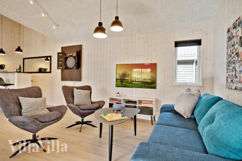 Luksushus 473 til 18 personer byder på et stort aktivitetsrum med bl.a. billard og dart