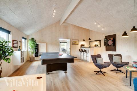 Aktivitetsrum i luksushus nr. 473 med 7 soveværelser og plads til 18 personer.