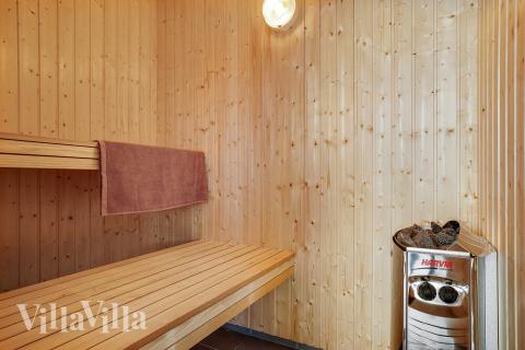 Nyd varmen i saunaen i luksushus nr. 473 til 18 personer