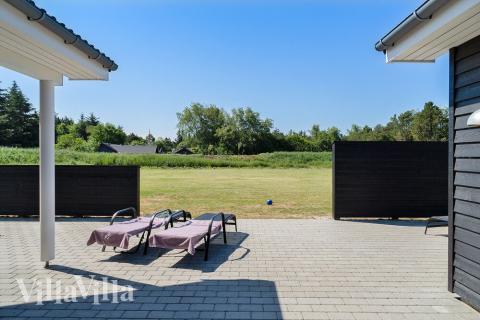 Stor terrasse ved luksushus nr. 473 i Vestjylland.