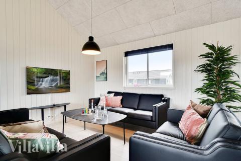 Det store lyse opholdrum i luksushus nr. 467 til 30.