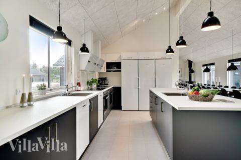 Køkkenet i luksushus nr. 467 er udstyrret, så I let kan lave mad til 30 personer.