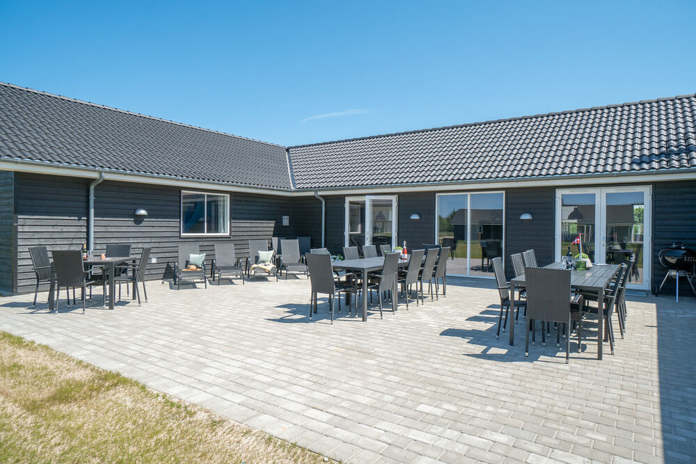 Nyd en grillaften på terrassen i luksushus nr. 467 i Vestjylland