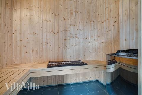 Nyd varmen i saunaen i luksushus nr. 461 til 24 personer