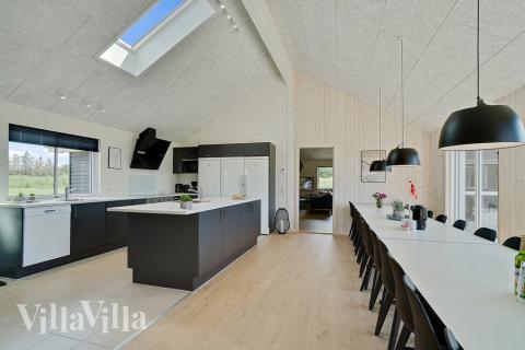 Køkkenet i luksushus nr. 461 er udstyrret, så I let kan lave mad til 24 personer.