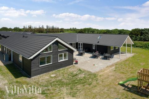 Dette skønne poolhus nr. 461 med plads til 24 personer ligger i Vestjylland