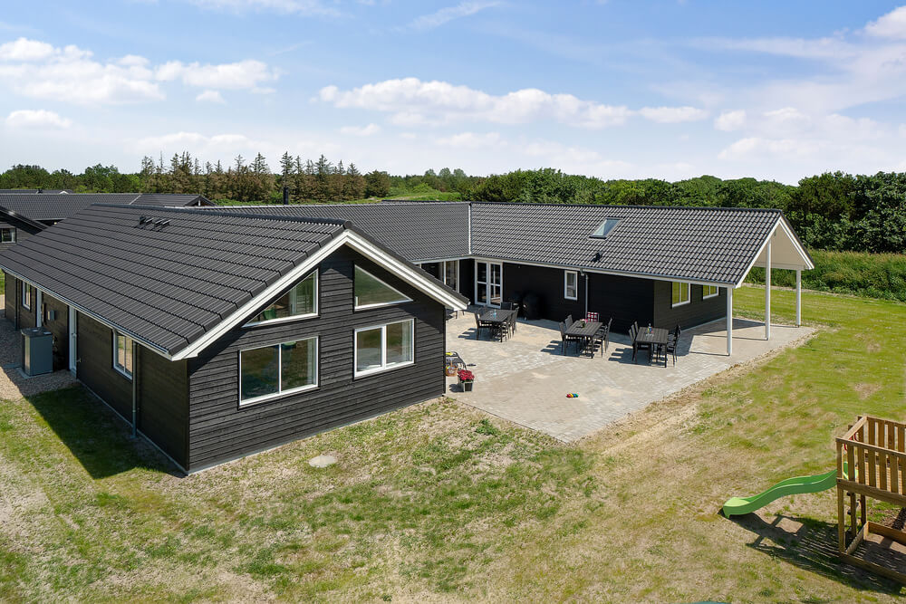 Dette skønne poolhus nr. 461 med plads til 24 personer ligger i Vestjylland