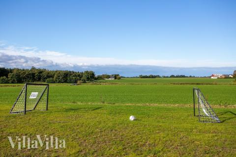 Ud over de mange timer, man kan bruge i husets pool-afdeling, så byder luksushus 447 også på mange udendørs aktiviteter