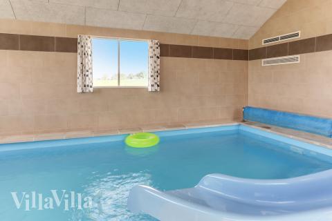 Den lækre pool i luksushuse nr. 447 til 24 personer