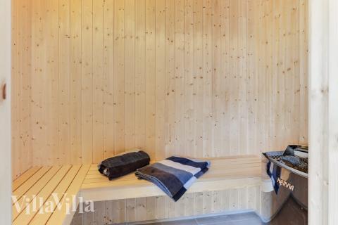 Nyd varmen i saunaen i luksushus nr. 447 til 24 personer