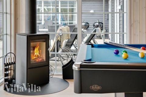 Aktivitetsrum i luksushus nr. 465 med 8 soveværelser og plads til 20 personer.