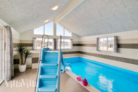 Den lækre pool i luksushuse nr. 465 til 20 personer