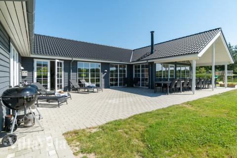 Stor terrasse ved luksushus nr. 465 i Vestjylland.