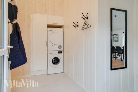 Den rummelige entre i luksushus nr. 449 i Bornholm