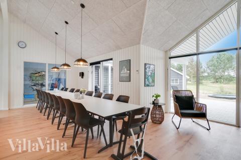 Opholdsrum med plads til 18 i luksushus nr. 449.