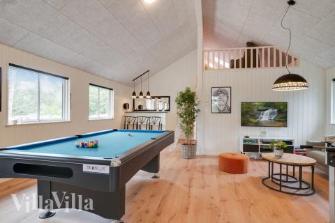 Dyst i sommerhusets aktivitetsrum, når I besøger luksushus nr. 449 i Bornholm.