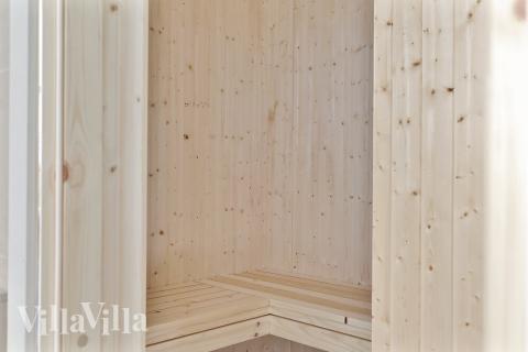 Nyd varmen i saunaen i luksushus nr. 452 til 14 personer