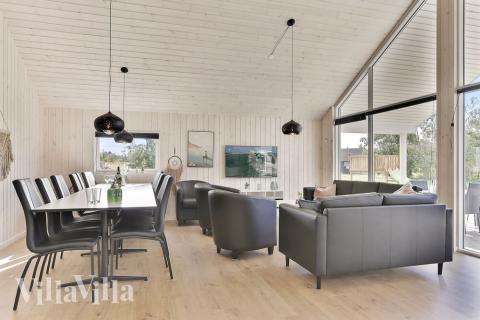 Det store lyse opholdrum i luksushus nr. 452 til 14.