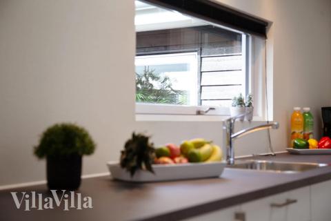 Køkkenet i luksushus nr. 452 er godt indrettet.