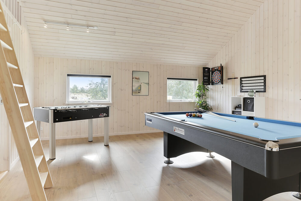 Luksushus 452 til 14 personer byder på et stort aktivitetsrum med bl.a. billard og dart