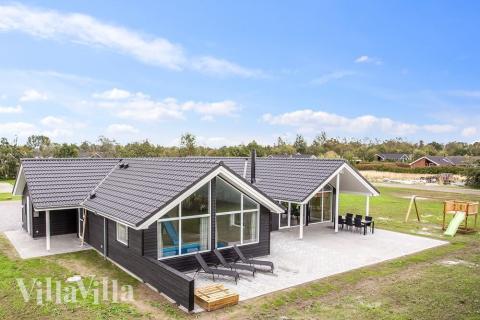 Flot sommerhus nr. 452 med god plads til op til 14 personer
