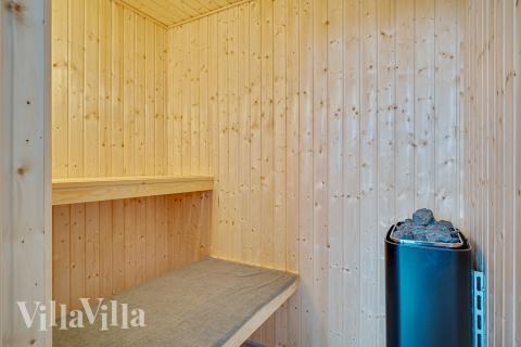 Nyd varmen i saunaen i luksushus nr. 472 til 18 personer