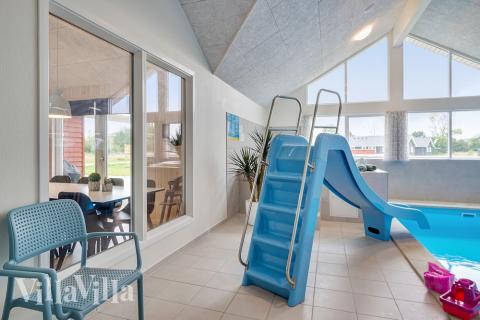 Den lækre pool i luksushuse nr. 472 til 18 personer