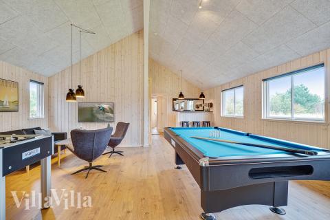 Aktivitetsrum i luksushus nr. 472 med 7 soveværelser og plads til 18 personer.