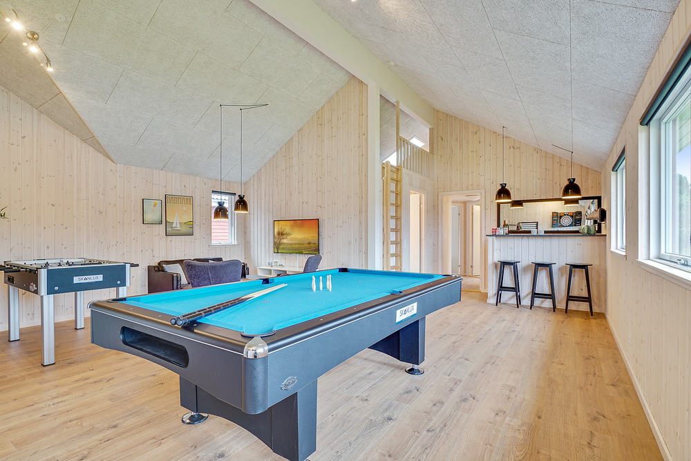 Ud over de mange timer, man kan bruge i husets pool-afdeling, så byder luksushus 472 også på billard/bordtennis og dart