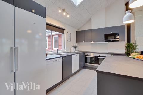 Køkkenet i luksushus nr. 472 er udstyrret, så I let kan lave mad til 18 personer.