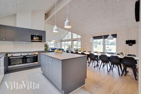 Køkkenet i luksushus nr. 472 er godt indrettet.