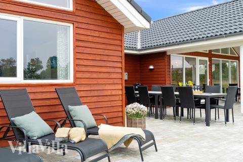 Luksushus nr. 472 har en dejlig terrasse med gode havemøbler til 18 personer.