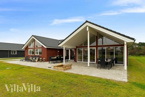 Flot sommerhus nr. 472 med god plads til op til 18 personer