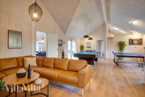Luksushus 474 til 20 personer byder på et stort aktivitetsrum med bl.a. billard og dart