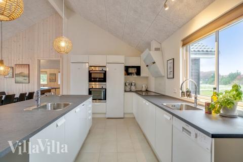 Velindrettet køkken i luksushus nr. 474 i Østjylland.