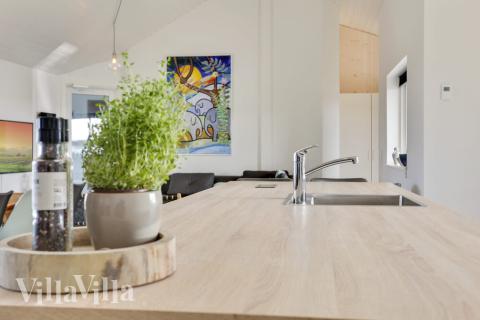 Velindrettet køkken i luksushus nr. 476 i Nordjylland.