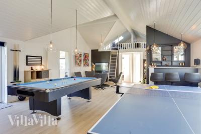 Ud over de mange timer, man kan bruge i husets pool-afdeling, så byder luksushus 476 også på billard/bordtennis og dart