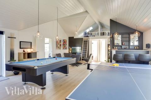Ud over de mange timer, man kan bruge i husets pool-afdeling, så byder luksushus 476 også på billard/bordtennis og dart