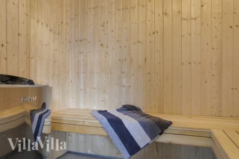 Nyd varmen i saunaen i luksushus nr. 445 til 20 personer