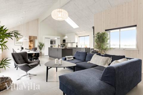 Det store lyse opholdrum i luksushus nr. 445 til 20.